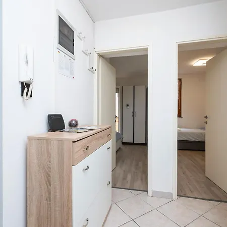 2 Bedroom Lovely In Appartement