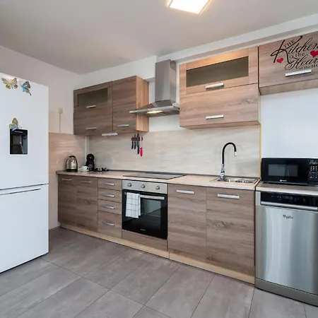 2 Bedroom Gorgeous In Pula