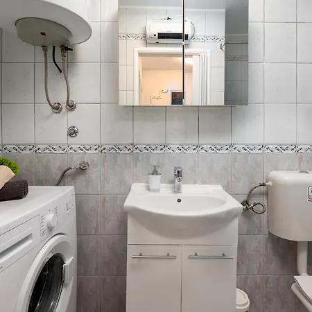 2 Bedroom Gorgeous In Appartement