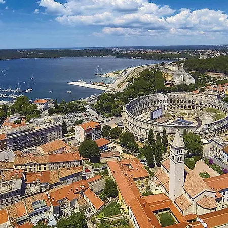 Appartement 2 Bedroom Lovely In Pula