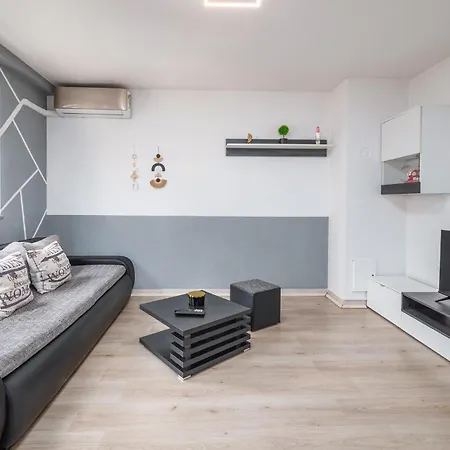 2 Bedroom Gorgeous In * Πούλα
