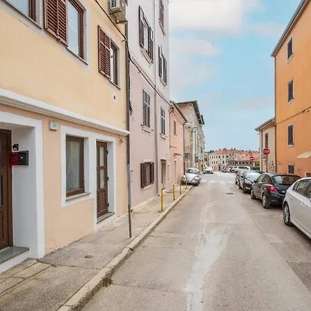 Apartment 2 Bedroom Lovely In Pula